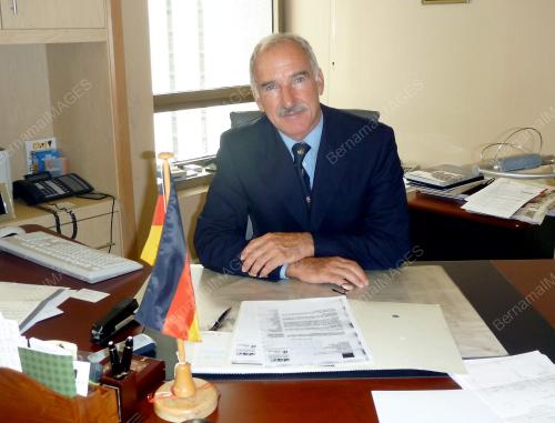 DR GUENTER GEORG GRUBER