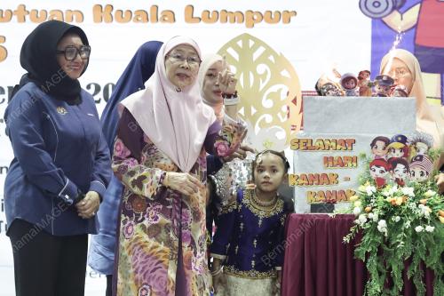 DATUK SERI DR WAN AZIZAH WAN ISMAIL