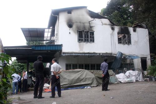 KL23_30122011_TERBAKAR