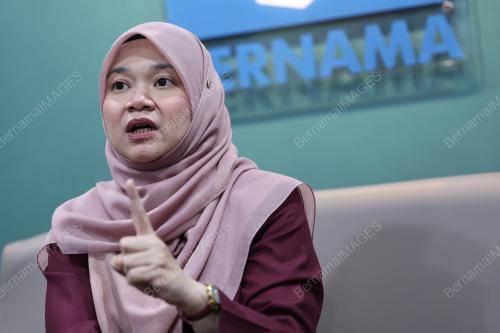 FADHLINA SIDEK