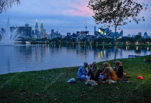 TINJAUAN BUKA PUASA