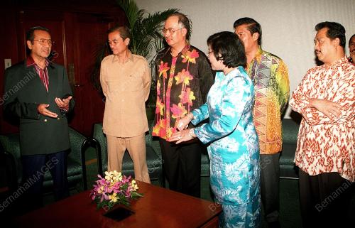 KL24-15_05_2000_PM_BERBINCANG_07012016