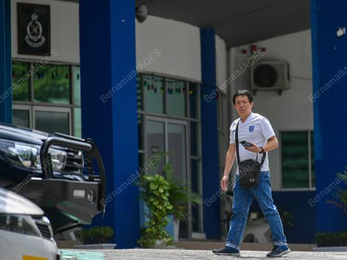 OKU DIPUKUL PENGIRING KERABAT DIRAJA
