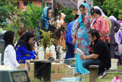 MELAWAT TANAH PERKUBURAN