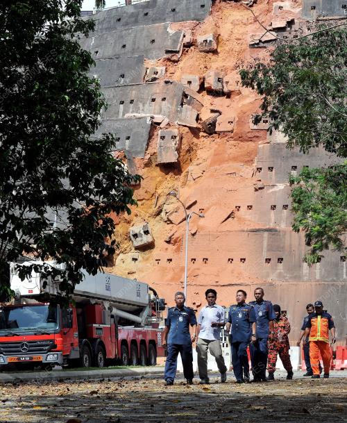 KL24_02012013_TANAH_RUNTUH