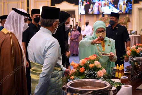 AL-SULTAN ABDULLAH RI'AYATUDDIN AL-MUSTAFA BILLAH SHAH