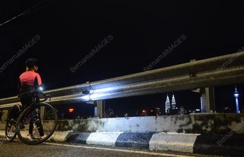 TINJAUAN HUJUNG MINGGU