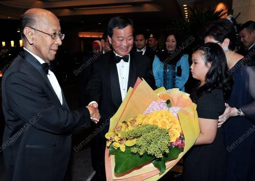 KL24_03042012_AGONG
