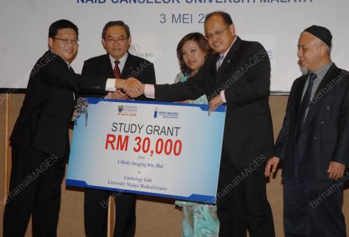 MAJLIS PENYERAHAN ALAT ESMR PPUM