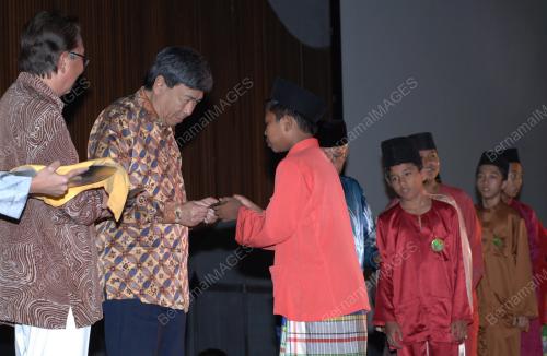 SULTAN SHARAFUDDIN IDRIS SHAH