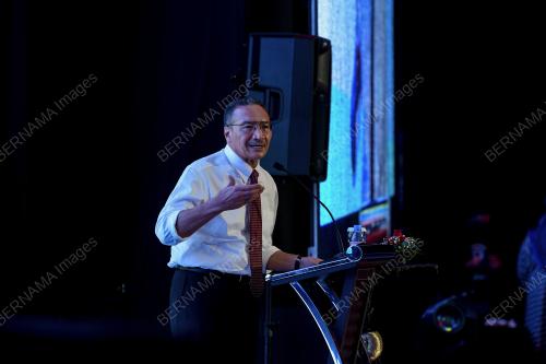 DATUK SERI HISHAMUDDIN TUN HUSSEIN