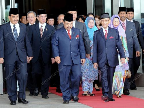 KL24_03122012_AGONG