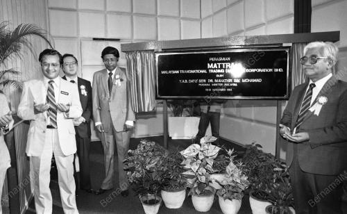 KL24_04022015_LANCAR_TRANSNATIONAL