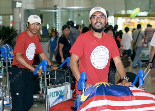 EKSPEDISI PENDAKIAN TUJUH PUNCAK TERTINGGI