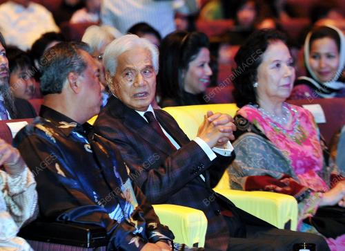 SULTAN AZLAN SHAH