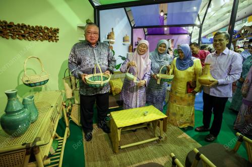 DATUK SERI DR WAN AZIZAH WAN ISMAIL