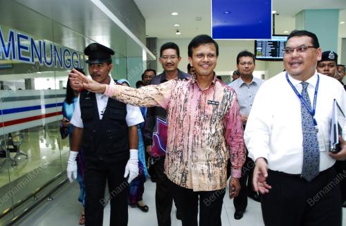 DATUK RAJA NONG CHIK RAJA ZAINAL ABIDIN