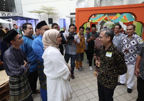 AHMAD FAHMI MOHAMED FADZIL