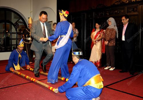 DATUK DR. JAMES DAWOS MAMIT