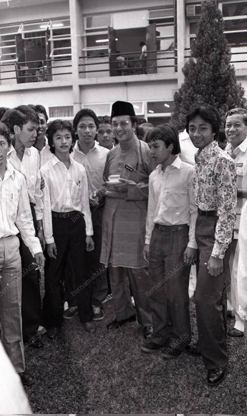 DR. MAHATHIR MOHAMAD