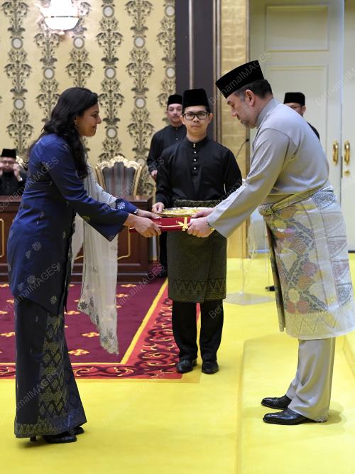 KL24_06112017_AGONG