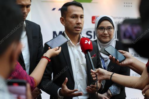 RAZMAN ROSLAN