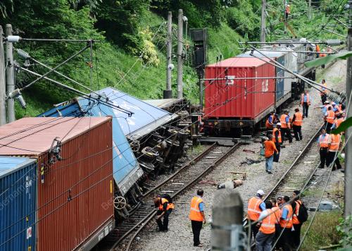 KERETAPI TERGELINCIR