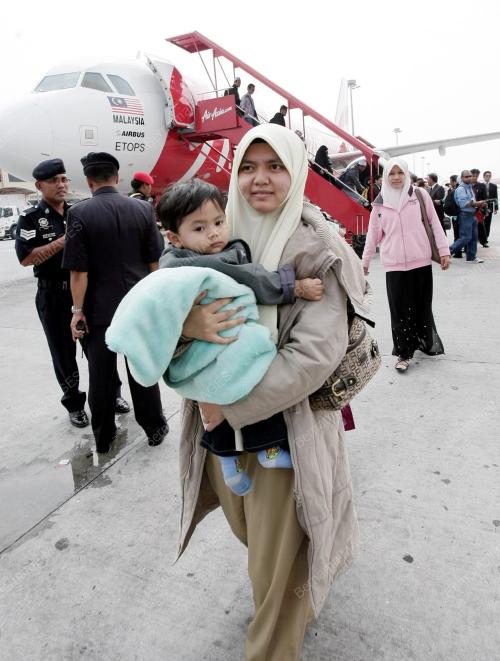 KL24_08022011_AIRASIA