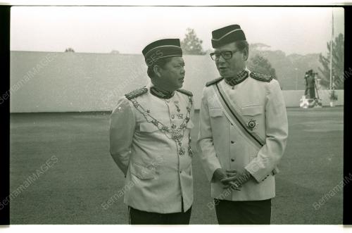 YANG DI PERTUAN AGONG MEMBUKA SESI KE 4 PERSIDANGAN PARLIMEN
