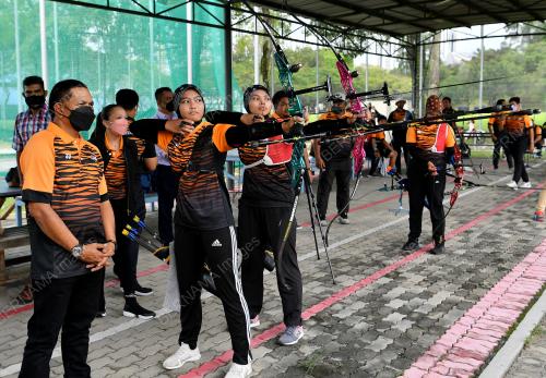 DATUK NUR AZMI AHMAD