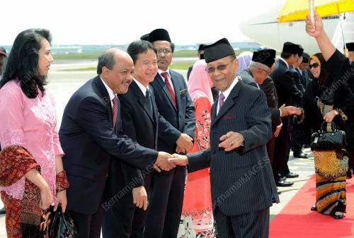 KL24_08122012_AGONG