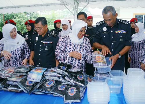 MUSA HASSAN TERIMA SUMBANGAN PERKEP