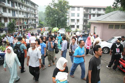 TANAH RUNTUH
