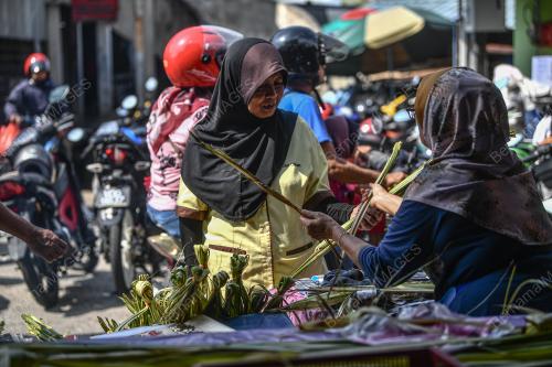 KELONGSONG KETUPAT