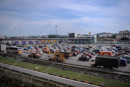 KL24_09062018_LEBUHRAYA_BN201806090485