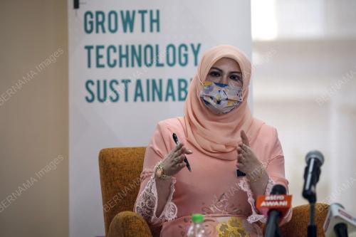 DATUK SERI RINA HARUN