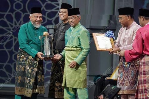 AL-SULTAN ABDULLAH RI'AYATUDDIN AL-MUSTAFA BILLAH SHAH