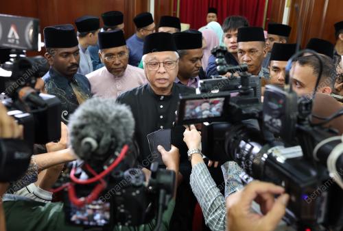 DATUK SERI ISMAIL SABRI YAAKOB