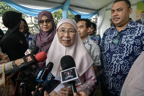 DATUK SERI DR WAN AZIZAH WAN ISMAIL