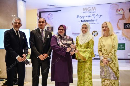 DATIN ROSZANINA WAHAB