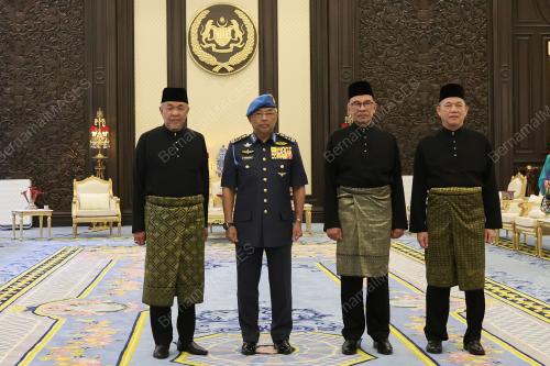 AL-SULTAN ABDULLAH RI'AYATUDDIN AL-MUSTAFA BILLAH SHAH
