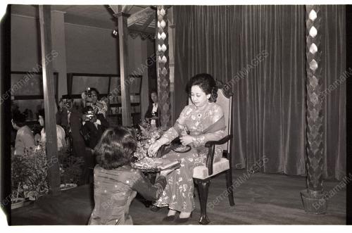 RAJA PERMAISURI AGONG MELAWAT MUZIUM NEGARA