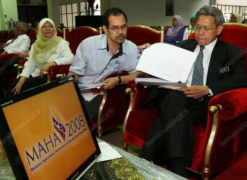 MUSTAPA MOHAMED