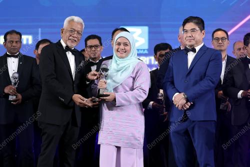 MOHD ANUAR EMRI