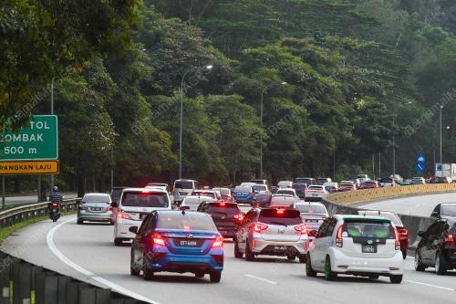 TINJAUAN ALIRAN TRAFIK LEBUHRAYA KARAK