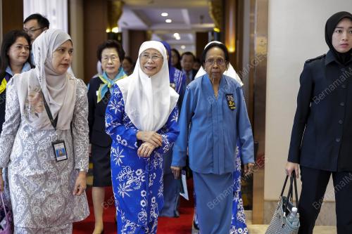 DATUK SERI DR WAN AZIZAH WAN ISMAIL