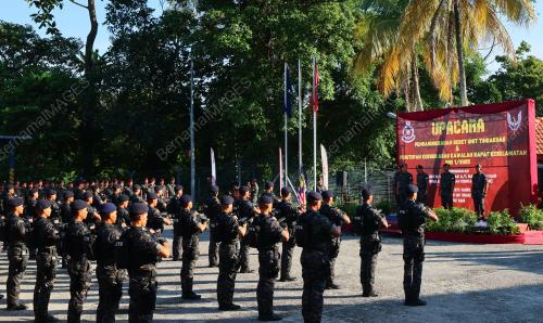 UPACARA PENGANUGERAHAN BERET UTK