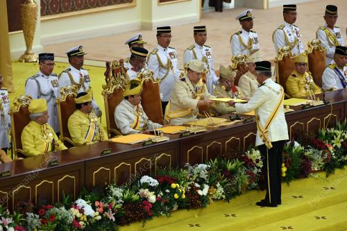 KL24_12122016_AGONG