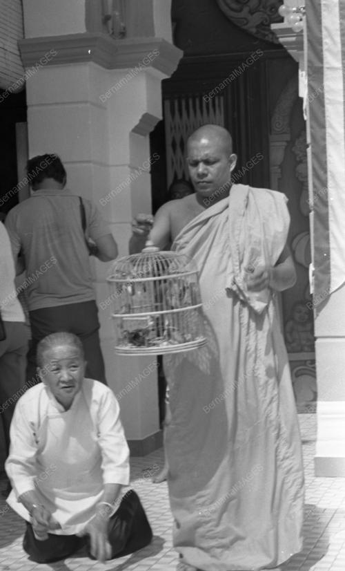 KL24_13012015_HARI_WESAK