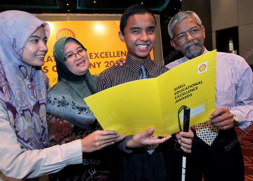 KL24_13062012_SHELL_EDUCATIONAL_EXCELLENCE_AWRDS